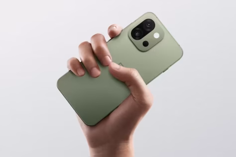 Oficialiai pristatytas kompaktiškas „OnePlus 13s“ išmanusis telefonas su „Snapdragon 8 Elite“ lustu