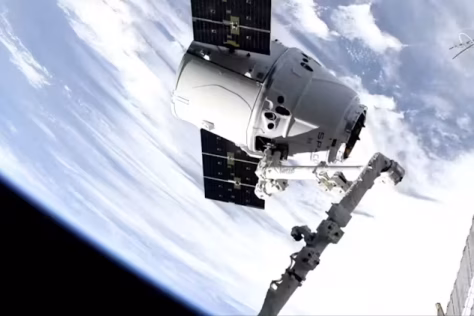 NASA priėmė istorinį sprendimą: Tarptautinė kosminė stotis po kelių metų virs liepsnojančiomis nuolaužomis