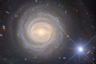 Milžiniškas sprogimas prie juodosios skylės: pirmą kartą užfiksuota, kaip gimsta reliatyvistinis vėjas