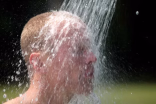 Ledinis šokas kūnui ir protui: kelios minutės po šaltu vandeniu ir tavo kūnas pradeda elgtis kitaip