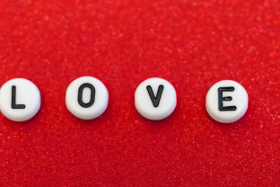 Likimas atveria duris antrajai meilei: penki Zodiako ženklai šią žiemą išgirs širdies sugrįžimo beldimą