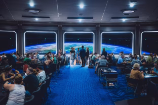 Kelionės greičiau nei šviesa? Mokslininkai siūlo realų planą, bet tam trūksta vieno elemento