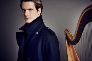 Vilniuje koncertuos viena ryškiausių klasikinės muzikos žvaigždžių, arfos virtuozas Xavier de Maistre