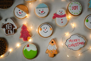 Šventiniai sausainiai be cukraus ir miltų? Keto versija, kuri nustebins net ir išrankiausius