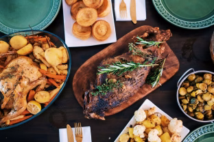 Pavargau nuo septynių valandų prie puodų, šios Kalėdų tradicijos pakeitė mūsų šventes