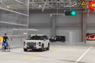 Įspūdinga suma ir ambicijos: „Geely“ atidarė saugumo centrą, kuris perrašo visą automobilių logiką