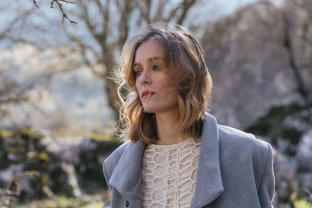 Kai stiprumas tampa gynyba: šie ženklai išduoda, kad žmogus tyliai šaukiasi pagalbos