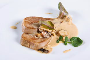 Ne tik su majonezu: papasakojo, kaip nebrangus kiaulės liežuvis gali tapti tikra Kalėdų stalo pažiba