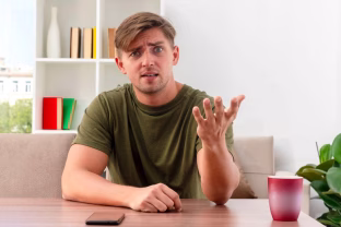 Šie paslaptingi žodžiai griauna jūsų santykius: žmonės nuo jūsų traukiasi, net jei to nepastebite