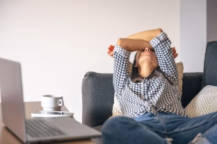 Išbandykite tai patys: vakaro ritualai, kurie nuramina kūną ir protą greičiau nei valanda miego