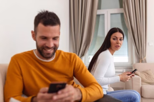 Kodėl vyrai iš tiesų neištikimi? 5 šokiruojančios priežastys, apie kurias moterys net neįtaria