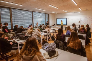 Ar užteks tik vadovėlių ir ar Lietuva pasiruošusi priimti DI ne kaip grėsmę, o kaip galimybę?