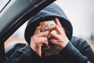 Tarsi iš filmo scenarijaus: Vokietijoje įvykdytas įžūlus banko apiplėšimas, milijoniniai nuostoliai