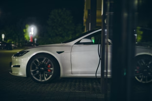 Atsisveikinkite su vidaus degimo varikliais: pateikiami faktai, kurie galutinai palaidos tokius automobilius