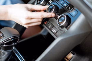 Vairuotojai dažnai tai tiesiog pamiršta: dėl šios klaidos žiemą gali tekti keisti kondicionierių