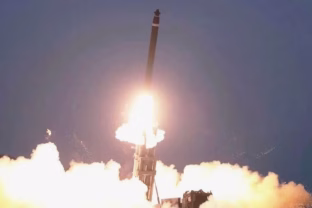 Šiaurės Korėja pradeda metus raketų salvėmis, įtampa Ramiajame vandenyne auga