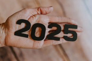 2025 metų apžvalga: kas labiausiai šokiravo visą pasaulį ir dar ilgai neduos ramybės?