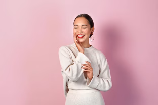 Jaunystės genas iš lašišos: kodėl šis ingredientas per trumpą laiką tapo grožio industrijos obsesija