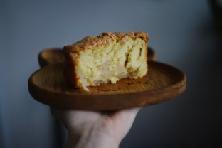 Minkštas obuolių pyragas su grietine: tinginių receptas, kuris dingsta nuo stalo akimirksniu!