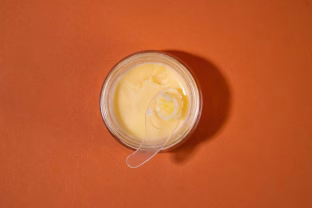 Dietologas atskleidė: riebalai, su kuriais močiutės viską kepė, šiandien „pralaimi“ alyvuogių aliejui