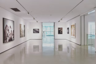 Sausį Kauno „Akropolyje“ atsidaro netikėta KTU paroda: ką apie jaunimą byloja miesto architektūra?