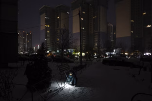 Rusijos smūgiai smogė Kyjivo infrastruktūrai: pagaliau pavyko stabilizuoti elektros tiekimą