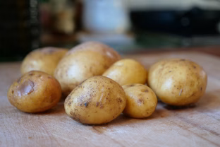 Kaip greičiau išvirti bulves? Šis paprastas triukas tikrai veikia, padės sutaupyti laiko