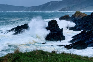 Europa išgyveno tikrą katastrofą: šokiruojančios bangos ir vėjas kėlė pavojų net ir gyvybėms