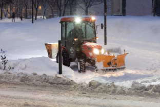 Sniego antplūdis Vilniuje: miesto tarnybos dirba ekstremaliu režimu