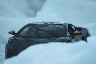 Kiek valandų išgyvensite įstrigę sniego spąstuose: skaičiai, kuriuos privalo žinoti kiekvienas vairuotojas