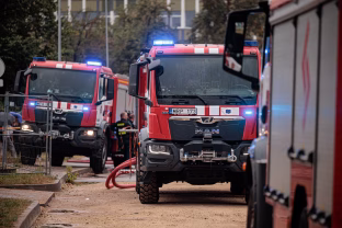 Gaisras Kauno rajone: liepsnose paskendo butas, evakuota 20 žmonių, vyras rastas be sąmonės