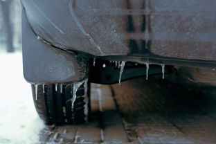 Chaosas greitkelyje: masinėje avarijoje susidūrė per 100 automobilių