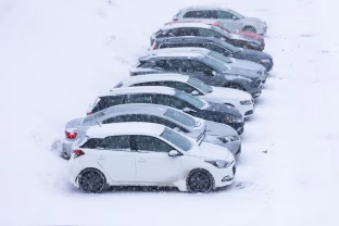 Automobilių eksperto įspėjimas vairuotojams: nevažiuokite, kol nepamatėte šio vieno ženkliuko