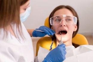 Dantys, apie kuriuos tylėjo odontologai: įvardijo, kada išdygsta protiniai ir ar privalote juos rauti