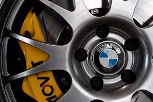 Bauda už stabdymą varikliu? Nauja sistema jau gaudo vairuotojus, kurie taip daro