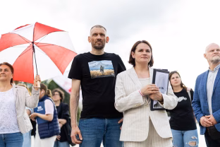 Lietuvą paliekanti Cichanouskaja siunčia raminančią žinią sąjungininkams