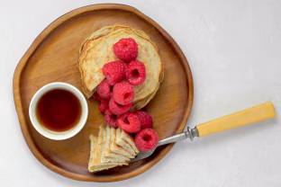 Bananas ir varškė vietoj miltų: šie sveiki blynai užkariavo internetą ir keičią pusryčių įpročius