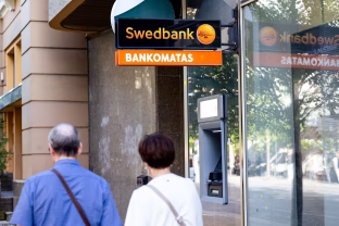 „Swedbank“ paskelbė kritinės svarbos informaciją: būtina reaguoti dabar, nes liksite be pinigų