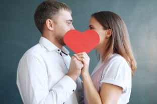 Apklausa atskleidė šokiruojančią tiesą: kiek lietuvių slapta ieško nuotykių santykiuose?