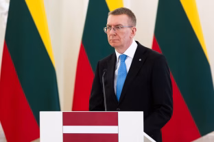 Latvijos prezidentas pasirinko griežtesnį toną: teisėsauga privalo tirti Epsteino bylas