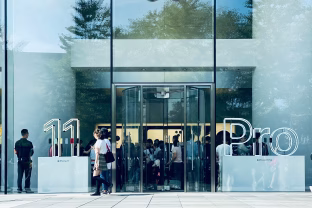 Išmaniųjų telefonų gamintojas pasiekė istorinį rekordą: konkurentams belieka tik pavydėti