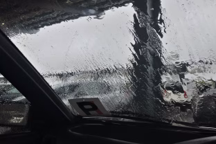 Ši žiemos problema erzina tūkstančius vairuotojų, bet sprendimas paprastesnis, nei atrodo