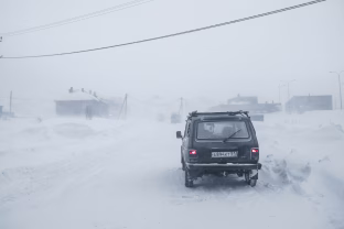 Ekstremalios sąlygos Arktyje: elektrinis automobilis beveik peržengė galimybių ribas
