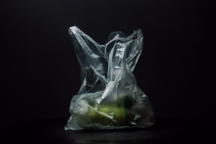 Žiemą plastikiniai maišeliai praverčia labiau, nei manote: štai keli būdai