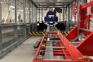 Elektromobilių ambicijos susidūrė su realybe, „Stellantis“ pripažįsta brangią strateginę klaidą