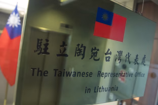 Valdžia siunčia aiškią žinutę: apie atstovybės uždarymą dabar kalbėti nėra nei reikalo, nei galimybių