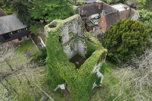Anglijoje rastas mįslingas viduramžių pakabukas: jame slypinti žinutė glumina mokslininkus