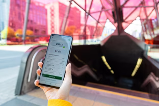 Populiariausias „YouTube" kūrėjas žengia į bankininkystę: jo planas stebina net finansininkus