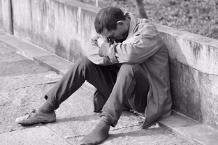 8 tylūs požymiai, kad jūsų artimas vyras išgyvena emocinę krizę, bet apie tai nekalba