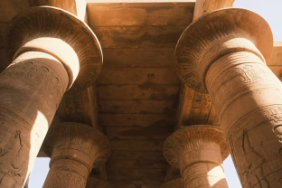 Archeologai tiria Tutanchamono sandalus: ką iš tiesų reiškia po faraono kojomis atsidūrę priešai?